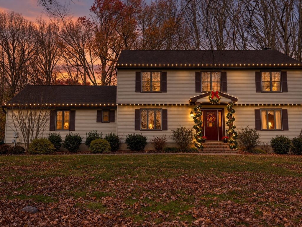 160 Christmas lights in Lincroft, NJ